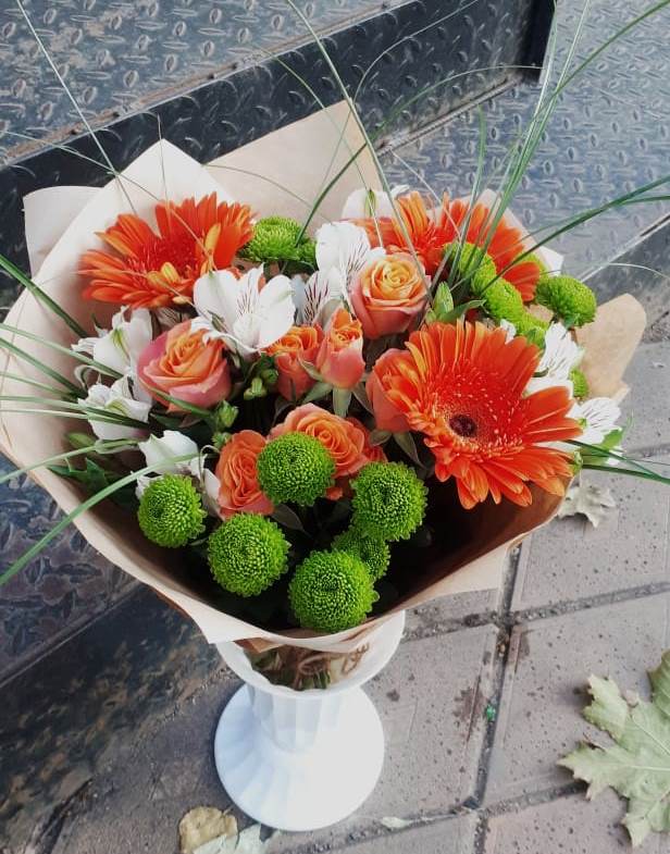 Букет цветов из: Герберы, Хризантемы, Альстромерии и Розы в Красный Яр Тульская область