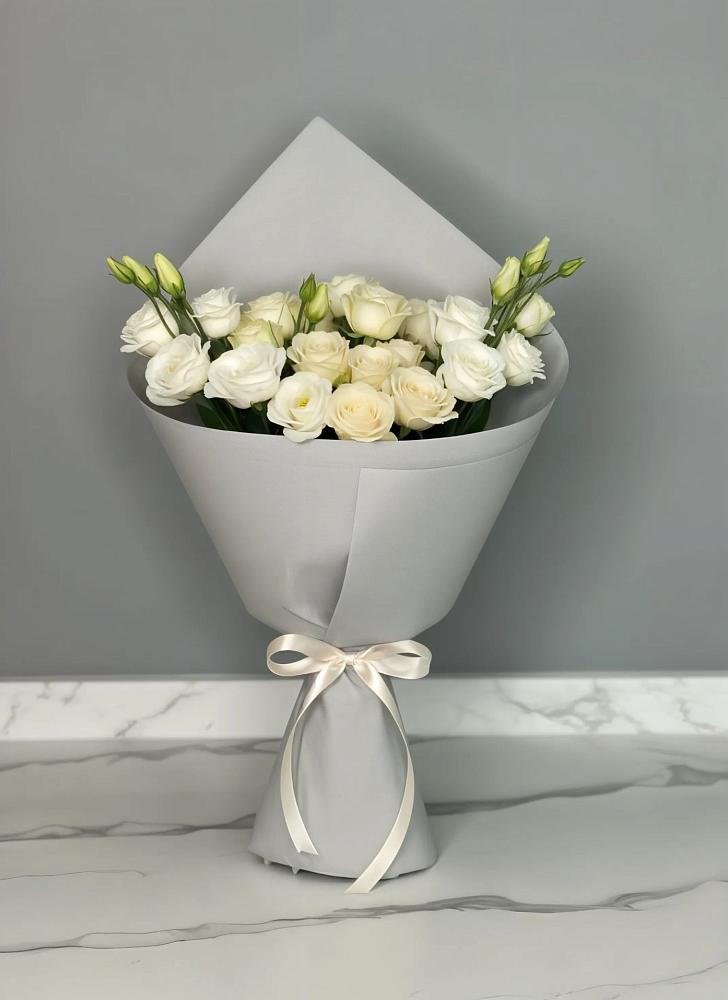 Букет цветов из: Розы и Лизиантусы в Красный Яр Тульская область