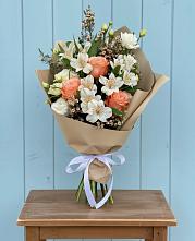 Букет цветов из:  Альстромерии, Лизиантусы, Розы и Хризантемы в Красный Яр Тульская область