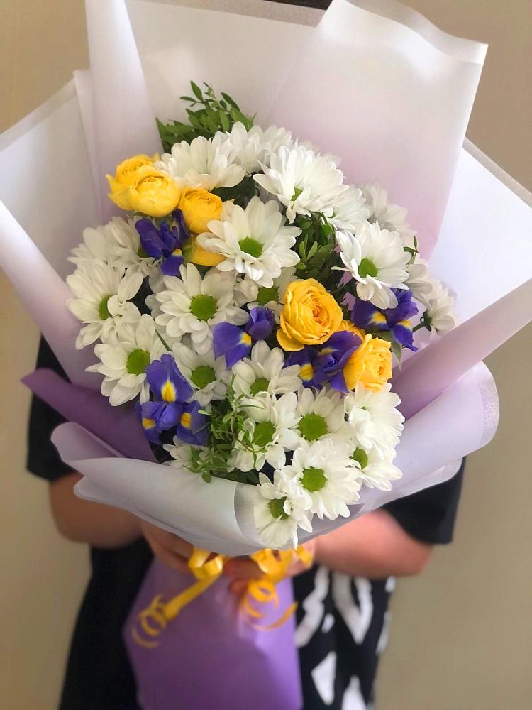 Букет цветов из: Ирисы, Хризантемы и Розы в Красный Яр Тульская область