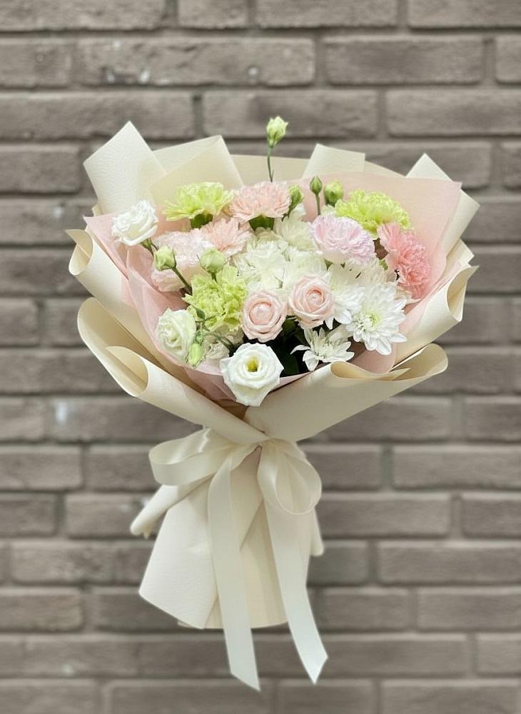 Букет цветов из: Гвоздики, Розы, Лизиантусы и Хризантемы в Красный Яр Тульская область