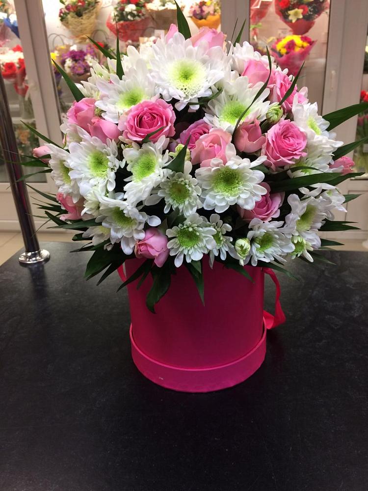 Цветочная композиция из Розы и Хризантемы в шляпной коробке в Красный Яр Тульская область