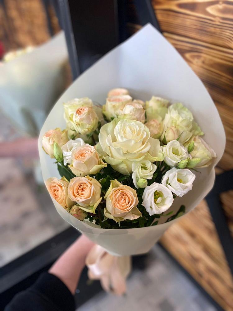 Букет цветов из: Розы и Лизиантусы в Красный Яр Тульская область