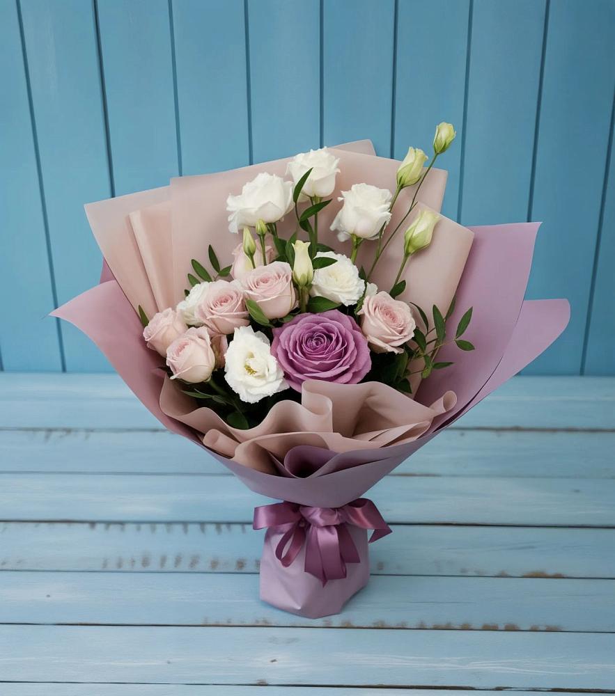 Букет цветов из: Розы и Лизиантусы в Красный Яр Тульская область